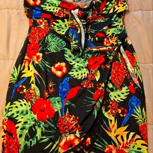 Venus Tropical short, off the shoulder dress